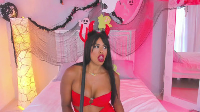 SarahCinnamon - sexy devil