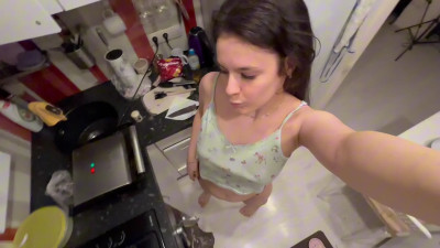 Roni_Tailed - DADDY'S GIRL COOKED SOMETHING SEXY AND JUMMY FOR YOU