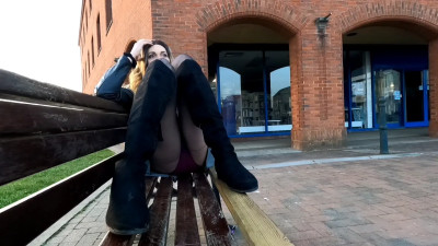Themidnightminx - Themidnightminx flashing her sexy legs