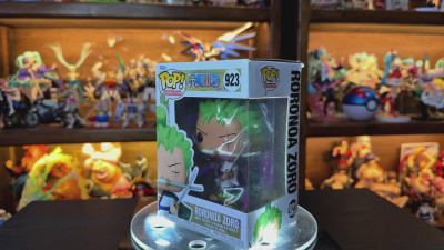 gundamchick - Roronoa Zoro Funko Pop 923 Chill Showcase