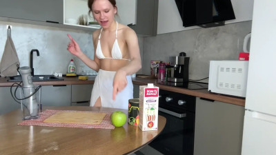 ReyCute - Making smoothie with you