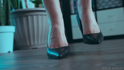 Imilia Audley - FREE - Thief Gets Shrunken & Hunted By Giantess