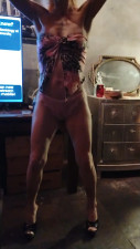 Iamthatgyrl4u - Twerking it late night