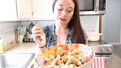MilaMaeXO - Preparing Morel Mushrooms