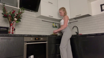 Seegirl - I'm eating pineapple