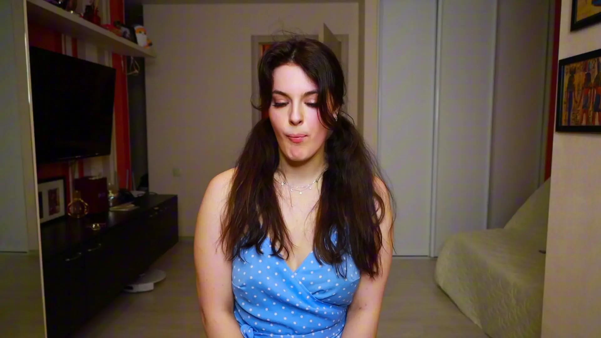 Exclusive Leak: Roni_Tailed - Daddy's girl chews gum - Stream in FullHD | Hotleakxxx.com