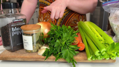 Delilah Cass - Mommy Teaches You How To Bone Broth