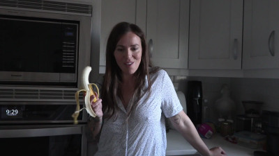 yogabella - Mommy Eats a... Banana