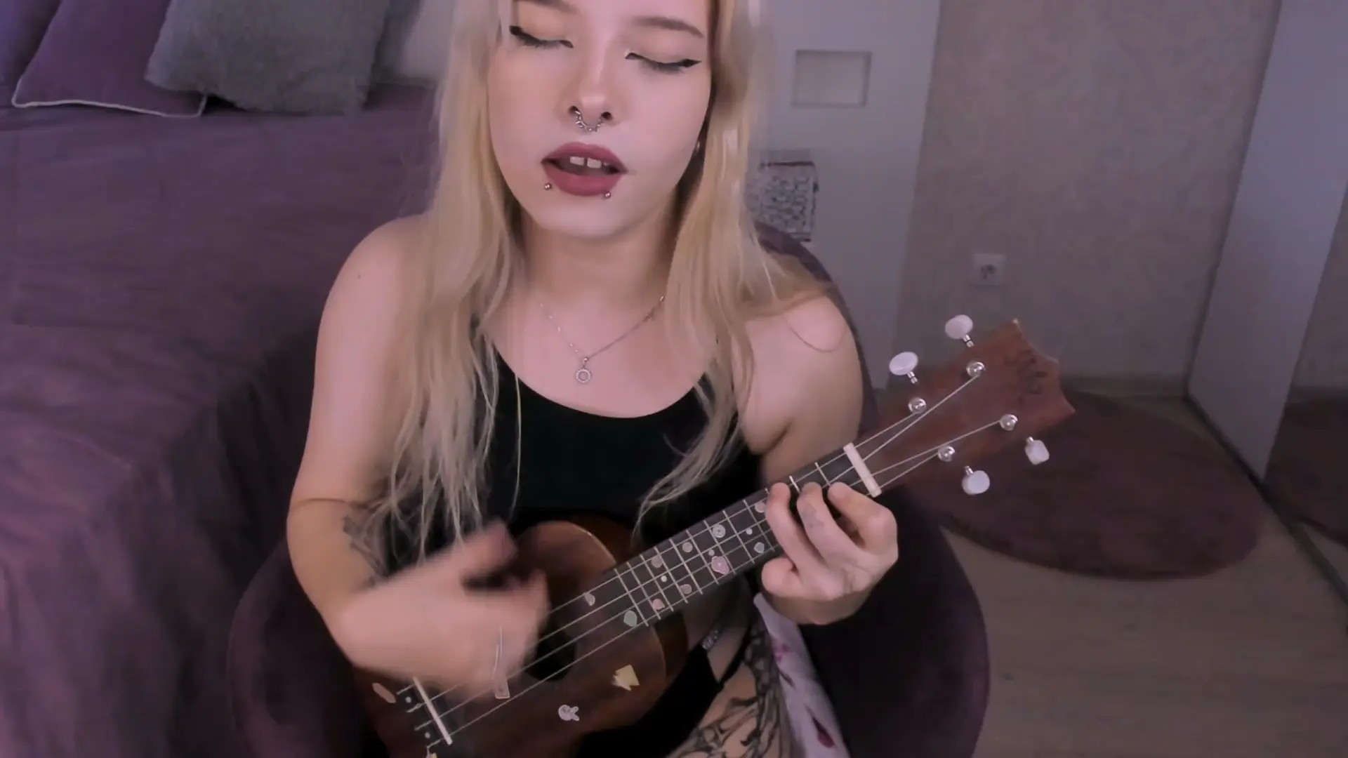 Exclusive Leak: CuddlyKittenn - Singing and playing on ukulele - Stream in FullHD | Hotleakxxx.com