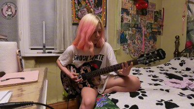 Sweet_Sansarella - Sansa Plays Metal Punk On Electric Guitar