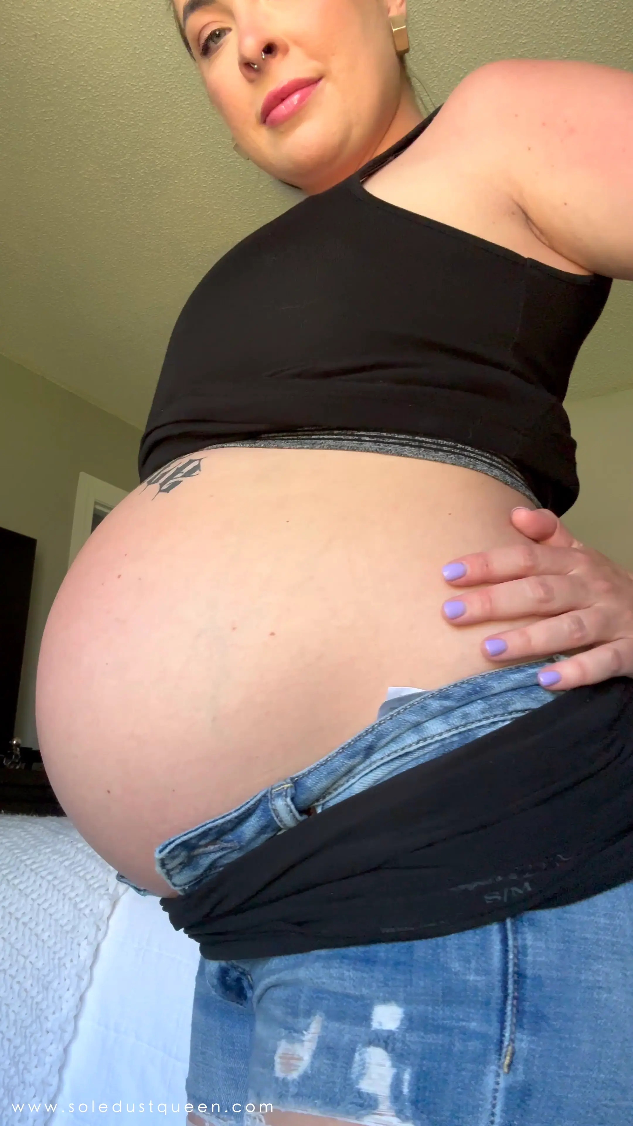 Exclusive Leak: SoleDustQueen - FREE VIDEO.. 7 Months Pregnant Belly and Tittie Rub - Stream in FullHD | Hotleakxxx.com