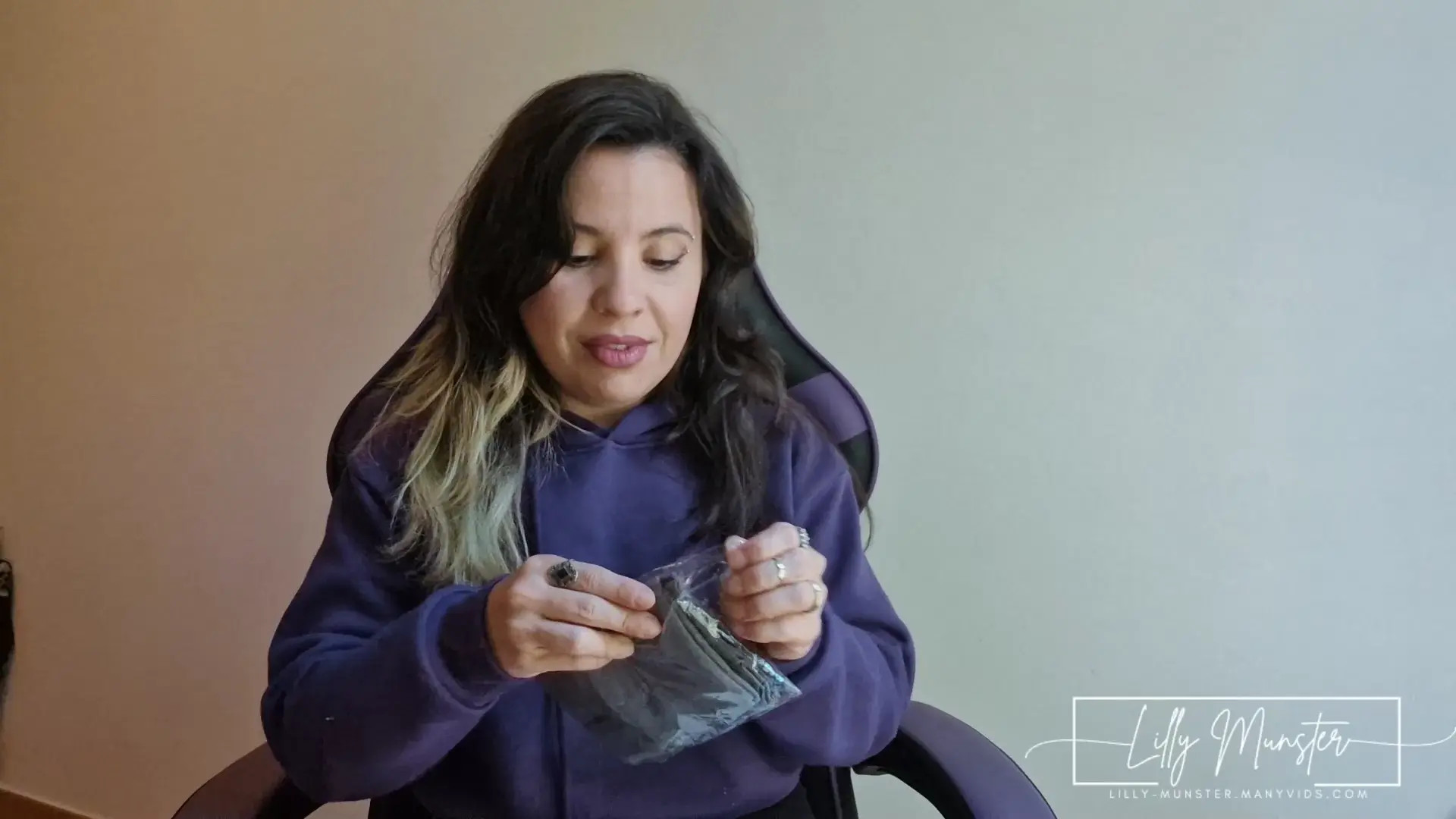 Exclusive Leak: Lilly Munster - Teen Titans Raven Cosplay Unboxing and Try-On - Stream in FullHD | Hotleakxxx.com