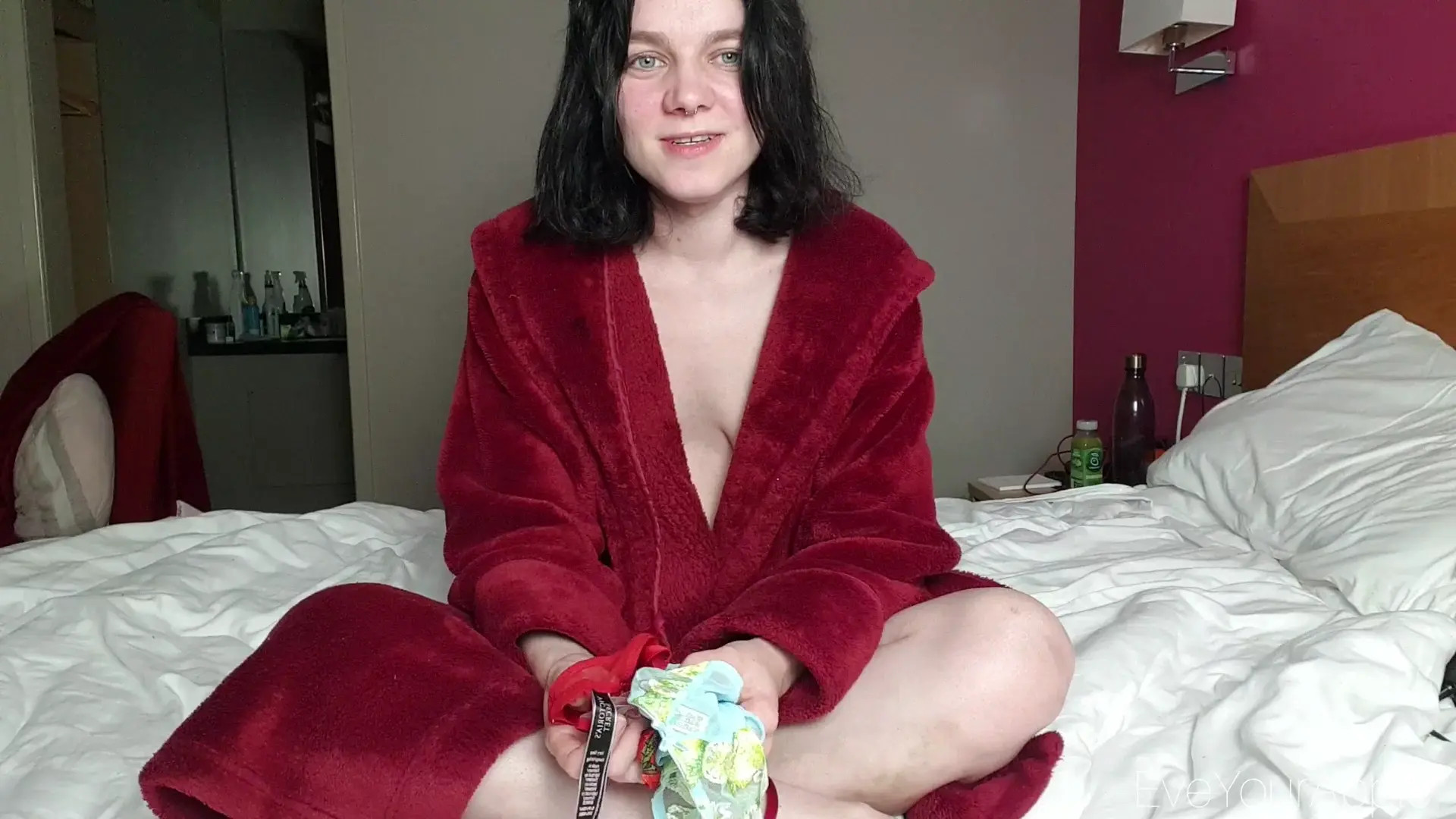 Exclusive Leak: EveYourApple - Victoria's Secret Panty Try-On - Stream in FullHD | Hotleakxxx.com