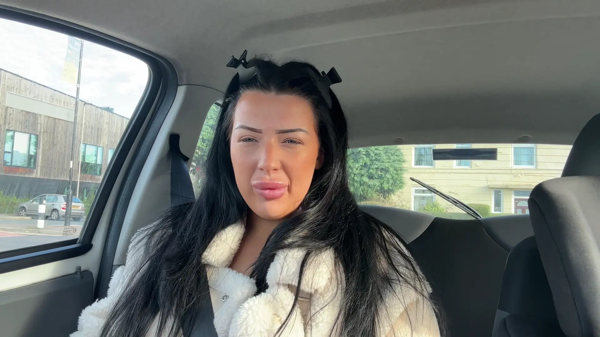 Exclusive Leak: plasticpout - quick stop for lip top up - Stream in FullHD | Hotleakxxx.com