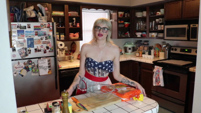 Lexi Dollface - Lunchin' With Lexi Ep. 3:  4th of July